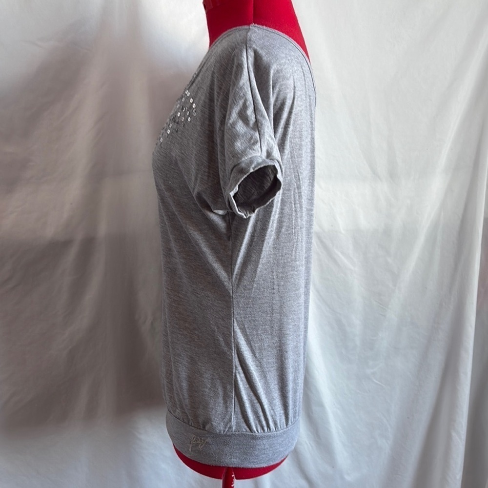 Foxy Jeans Gray Short Sleeve Sequin V Neck Tee SM329 - Picture 4 of 6